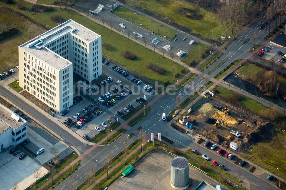 Herne von oben - Verwaltungsgebäude der staatlichen Behörde der Arbeitsagentur - Jobcenter auf dem Hiberniagelände in Herne im Bundesland Nordrhein-Westfalen