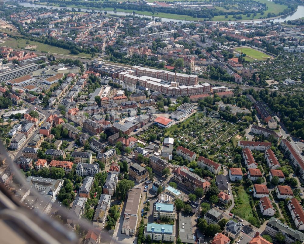 Luftaufnahme Dresden - Verwaltungsgebäude der staatlichen Behörde BStU in Dresden im Bundesland Sachsen, Deutschland