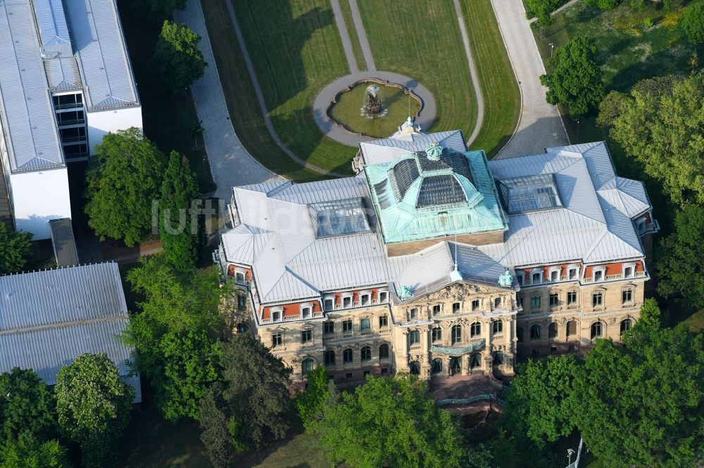 Luftaufnahme Karlsruhe - Verwaltungsgebäude der staatlichen Behörde des Bundesgerichtshof in Karlsruhe im Bundesland Baden-Württemberg, Deutschland