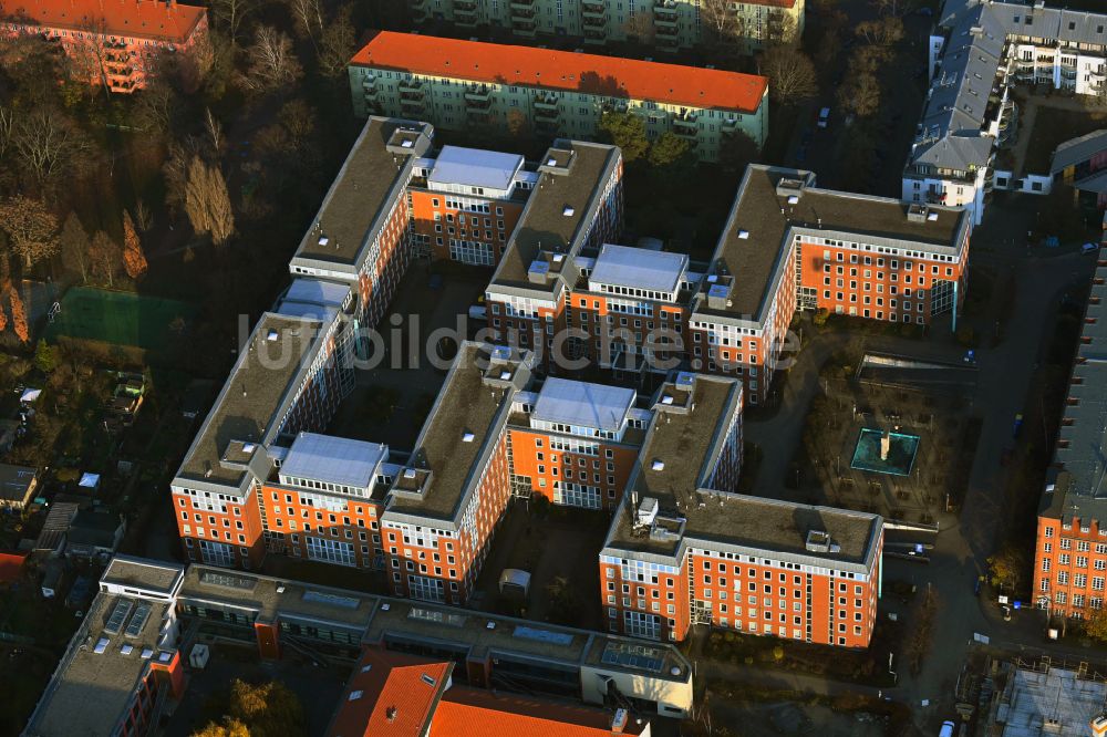 Luftbild Berlin - Verwaltungsgebäude der staatlichen Behörde des Bundeszentralamt für Steuern am DGZ-Ring in Berlin, Deutschland