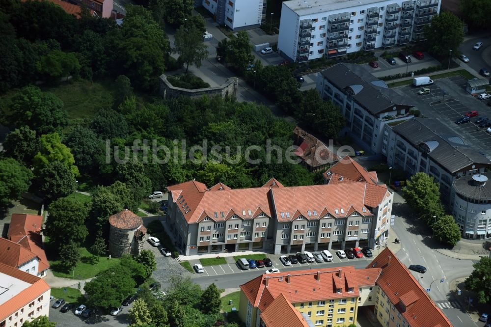 Halberstadt aus der Vogelperspektive: Verwaltungsgebäude der staatlichen Behörde Deutsche Rentenversicherung Mitteldeutschland in Halberstadt im Bundesland Sachsen-Anhalt