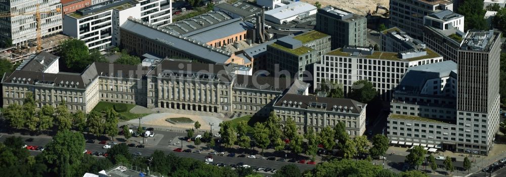 Luftbild Berlin - Verwaltungsgebäude der staatlichen Behörde Ernst-Reuter-Haus an der Straße des 17. Juni in Berlin