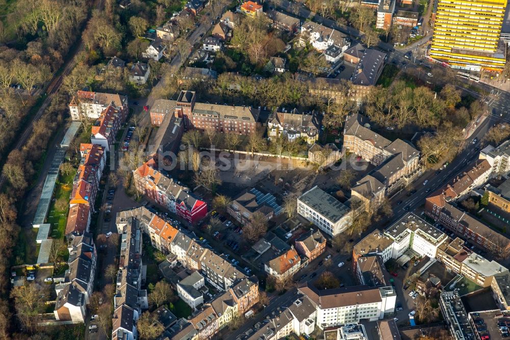 Gelsenkirchen von oben - Verwaltungsgebäude der staatlichen Behörde Finanzamt in Gelsenkirchen im Bundesland Nordrhein-Westfalen