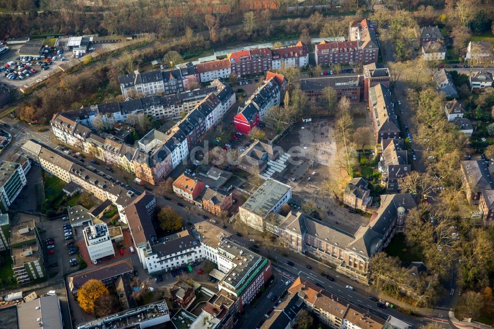 Luftaufnahme Gelsenkirchen - Verwaltungsgebäude der staatlichen Behörde Finanzamt in Gelsenkirchen im Bundesland Nordrhein-Westfalen