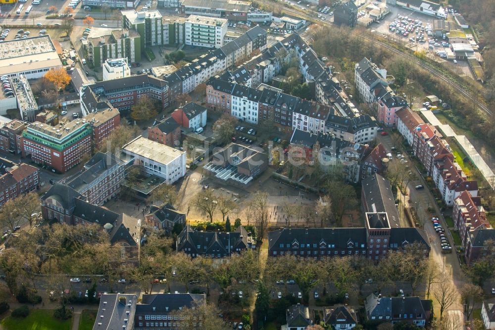 Gelsenkirchen von oben - Verwaltungsgebäude der staatlichen Behörde Finanzamt in Gelsenkirchen im Bundesland Nordrhein-Westfalen