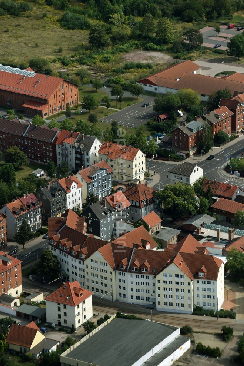 Gotha aus der Vogelperspektive: Verwaltungsgebäude der staatlichen Behörde Finanzamt Gotha in Gotha im Bundesland Thüringen