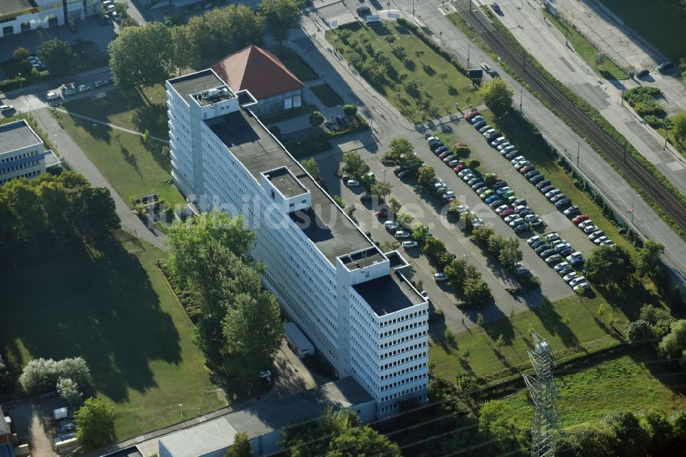 Luftbild Berlin - Verwaltungsgebäude der staatlichen Behörde Finanzamt Marzahn-Hellersdorf Allee der Kosmonauten in Berlin