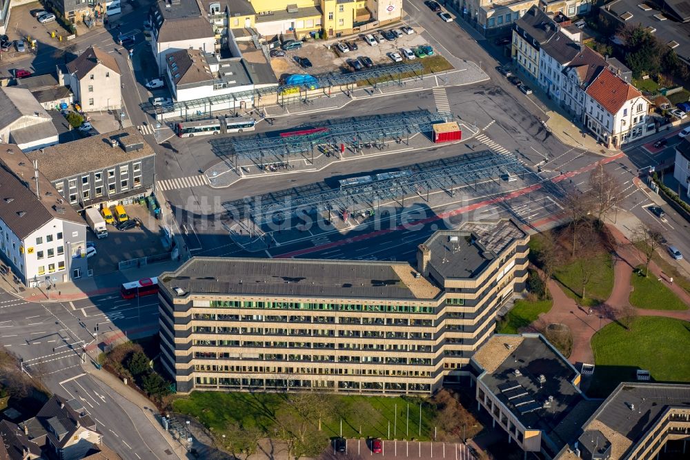 Luftbild Velbert - Verwaltungsgebäude der staatlichen Behörde dem Finanzamt in Velbert im Bundesland Nordrhein-Westfalen