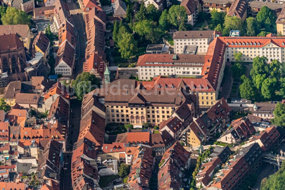 Freiburg im Breisgau von oben - Verwaltungsgebäude der staatlichen Behörde Kirche - Erzbischöfliches Ordinariat in Freiburg im Breisgau im Bundesland Baden-Württemberg, Deutschland