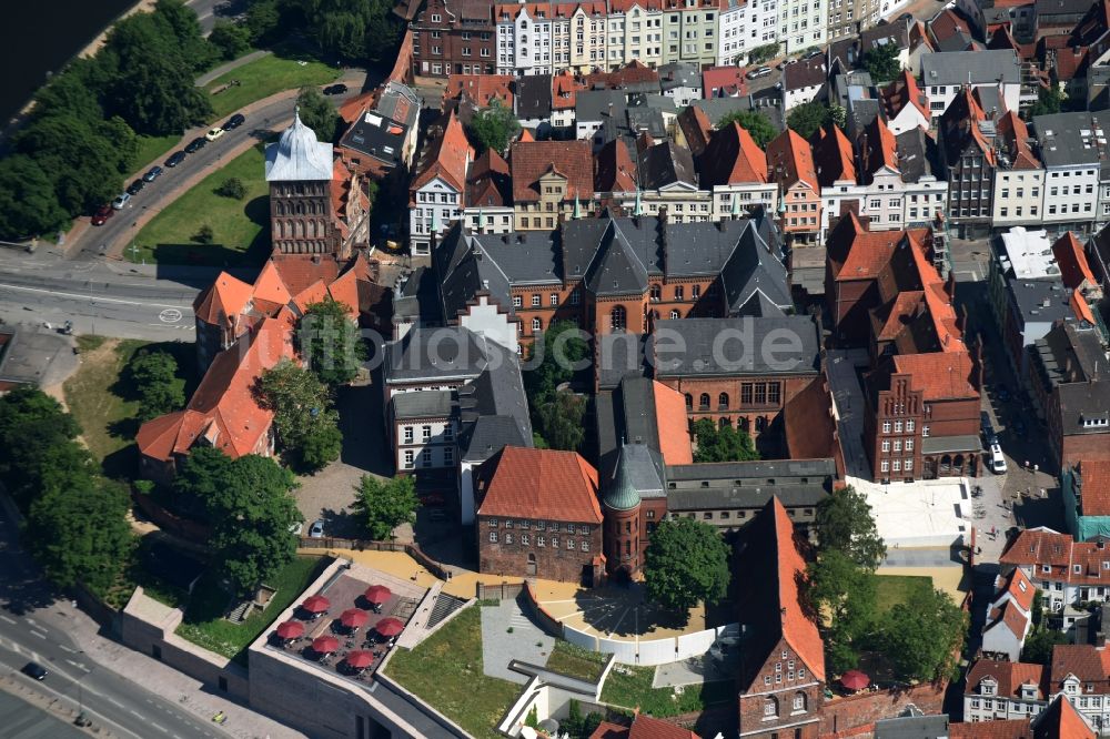 Luftaufnahme Lübeck - Verwaltungsgebäude der staatlichen Behörde Landesamt für soziale Dienste Schleswig-Holstein an der Großen Burgstraße in Lübeck im Bundesland Schleswig-Holstein