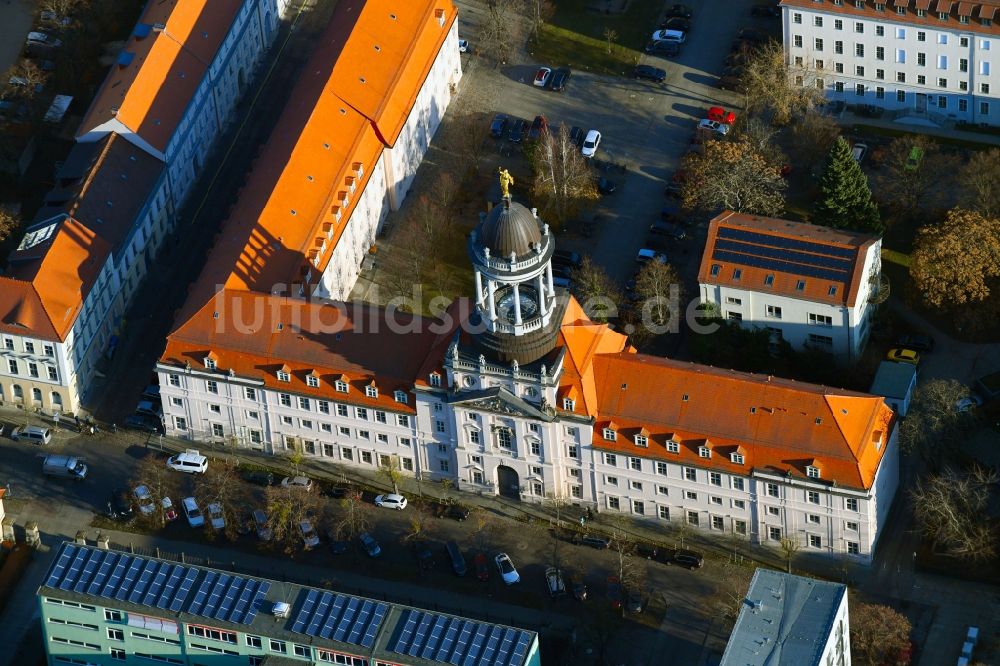 Luftaufnahme Potsdam - Verwaltungsgebäude der staatlichen Behörde Landesregierung Brandenburg Zentrale Vermittlung im Ortsteil Nördliche Innenstadt in Potsdam im Bundesland Brandenburg, Deutschland