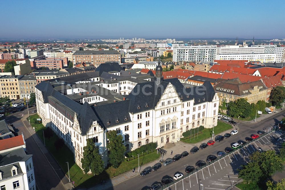 Halle (Saale) von oben - Verwaltungsgebäude der staatlichen Behörde Landesverwaltungsamt in Halle (Saale) im Bundesland Sachsen-Anhalt, Deutschland