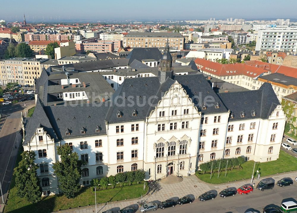 Halle (Saale) aus der Vogelperspektive: Verwaltungsgebäude der staatlichen Behörde Landesverwaltungsamt in Halle (Saale) im Bundesland Sachsen-Anhalt, Deutschland