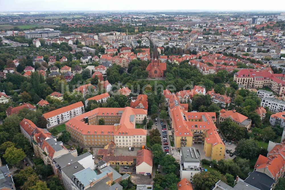 Halle (Saale) von oben - Verwaltungsgebäude der staatlichen Behörde Landesverwaltungsamtin Halle (Saale)im Bundesland Sachsen-Anhalt, Deutschland