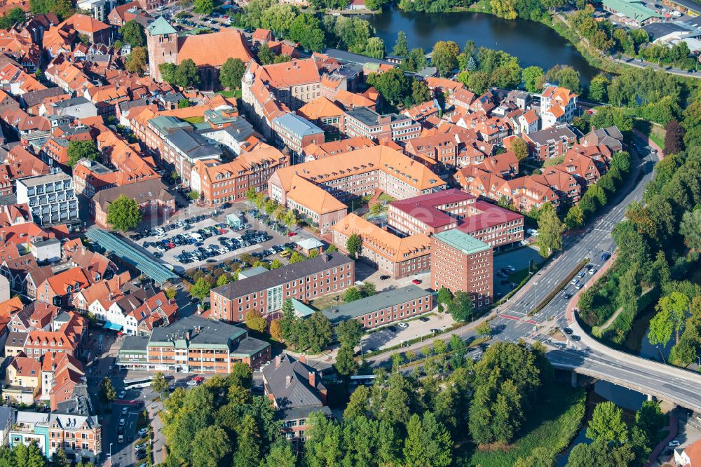 Luftaufnahme Stade - Verwaltungsgebäude der staatlichen Behörde Landkreis Stade in Stade im Bundesland Niedersachsen, Deutschland