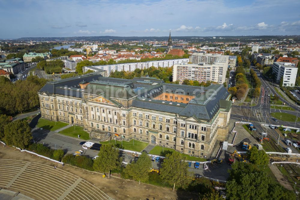 Luftbild Dresden - Verwaltungsgebäude der staatlichen Behörde Sächsisches Staatsministerium für Kultus in Dresden im Bundesland Sachsen