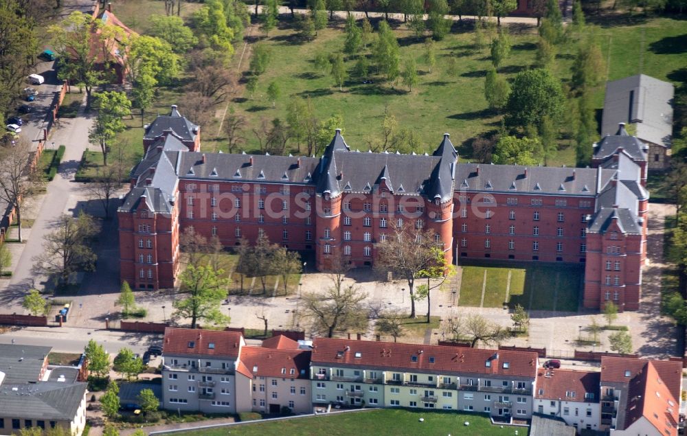 Luftaufnahme Neuruppin - Verwaltungsgebäude der staatlichen Behörde Staatsanwaltschaft in Neuruppin im Bundesland Brandenburg, Deutschland