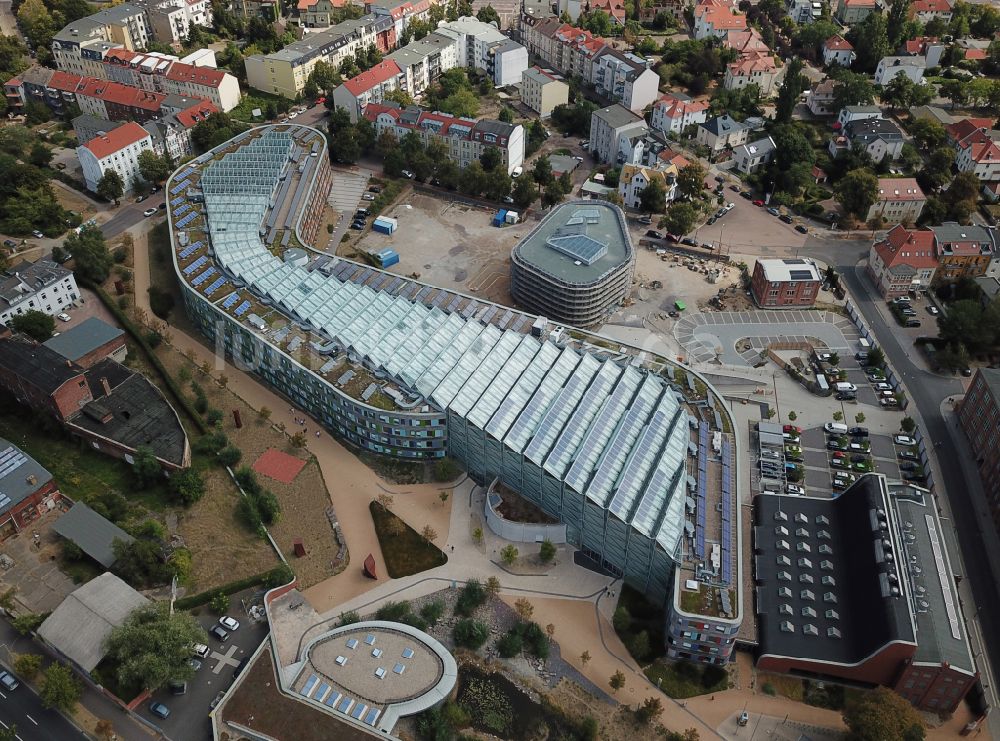 Dessau aus der Vogelperspektive: Verwaltungsgebäude der staatlichen Behörde UBA Umweltbundesamt in Dessau im Bundesland Sachsen-Anhalt, Deutschland