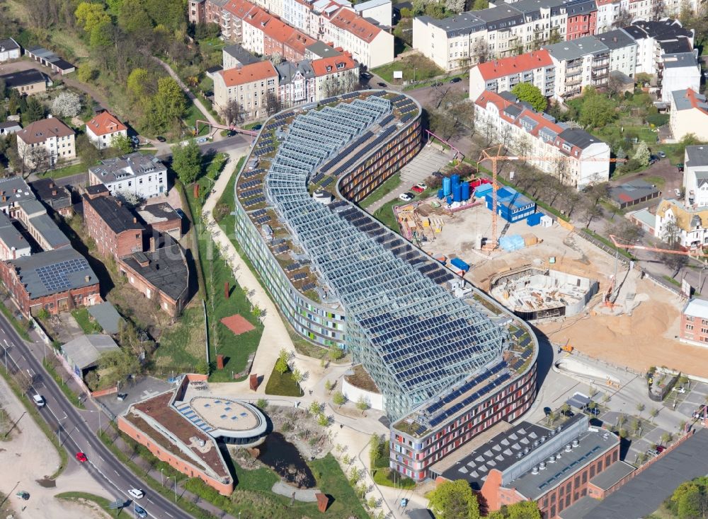 Dessau aus der Vogelperspektive: Verwaltungsgebäude der staatlichen Behörde UBA Umweltbundesamt Wörlitzer Platz in Dessau im Bundesland Sachsen-Anhalt, Deutschland