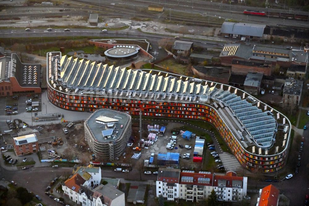 Dessau aus der Vogelperspektive: Verwaltungsgebäude der staatlichen Behörde UBA Umweltbundesamt Wörlitzer Platz in Dessau im Bundesland Sachsen-Anhalt, Deutschland