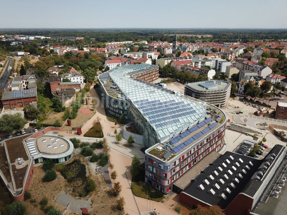 Dessau von oben - Verwaltungsgebäude der staatlichen Behörde UBA Umweltbundesamt Wörlitzer Platz in Dessau im Bundesland Sachsen-Anhalt, Deutschland