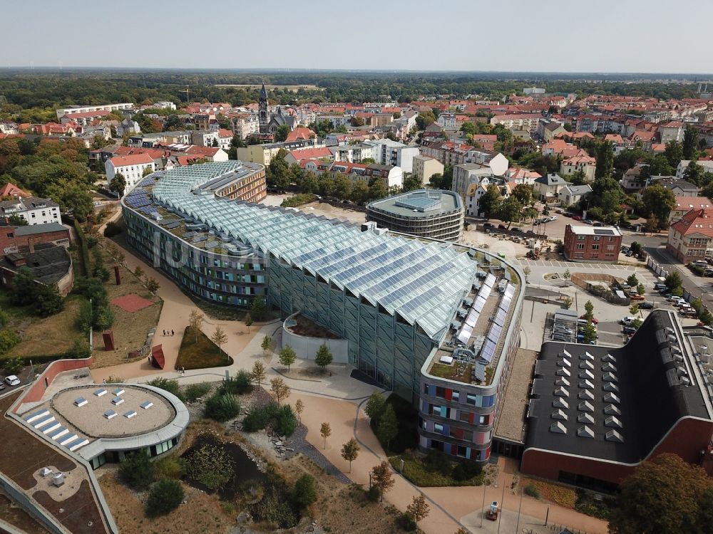 Dessau aus der Vogelperspektive: Verwaltungsgebäude der staatlichen Behörde UBA Umweltbundesamt Wörlitzer Platz in Dessau im Bundesland Sachsen-Anhalt, Deutschland