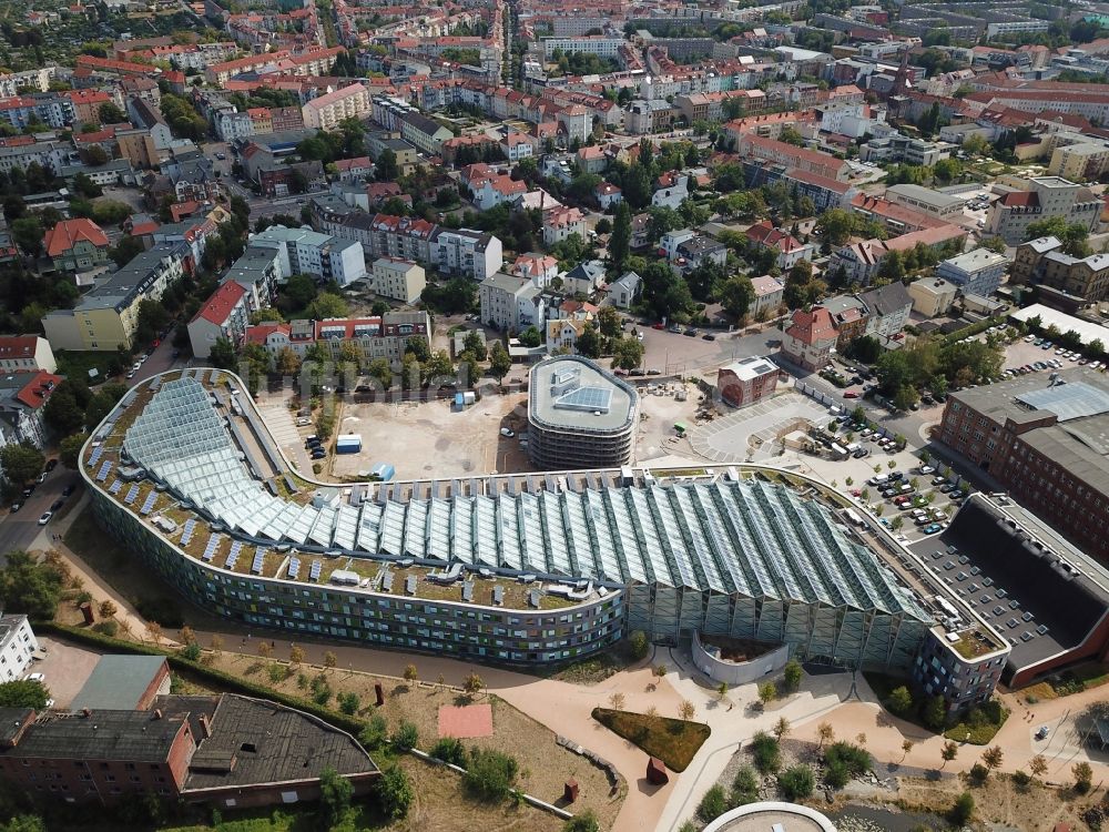 Dessau von oben - Verwaltungsgebäude der staatlichen Behörde UBA Umweltbundesamt Wörlitzer Platz in Dessau im Bundesland Sachsen-Anhalt, Deutschland