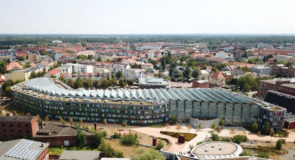 Dessau aus der Vogelperspektive: Verwaltungsgebäude der staatlichen Behörde UBA Umweltbundesamt Wörlitzer Platz in Dessau im Bundesland Sachsen-Anhalt, Deutschland