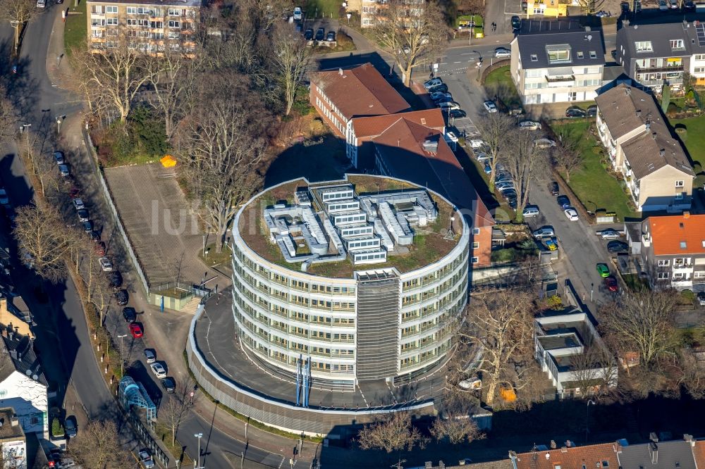 Dortmund von oben - Verwaltungsgebäude der staatlichen Behörde ZAV-Auslandsvermittlung in Dortmund im Bundesland Nordrhein-Westfalen, Deutschland