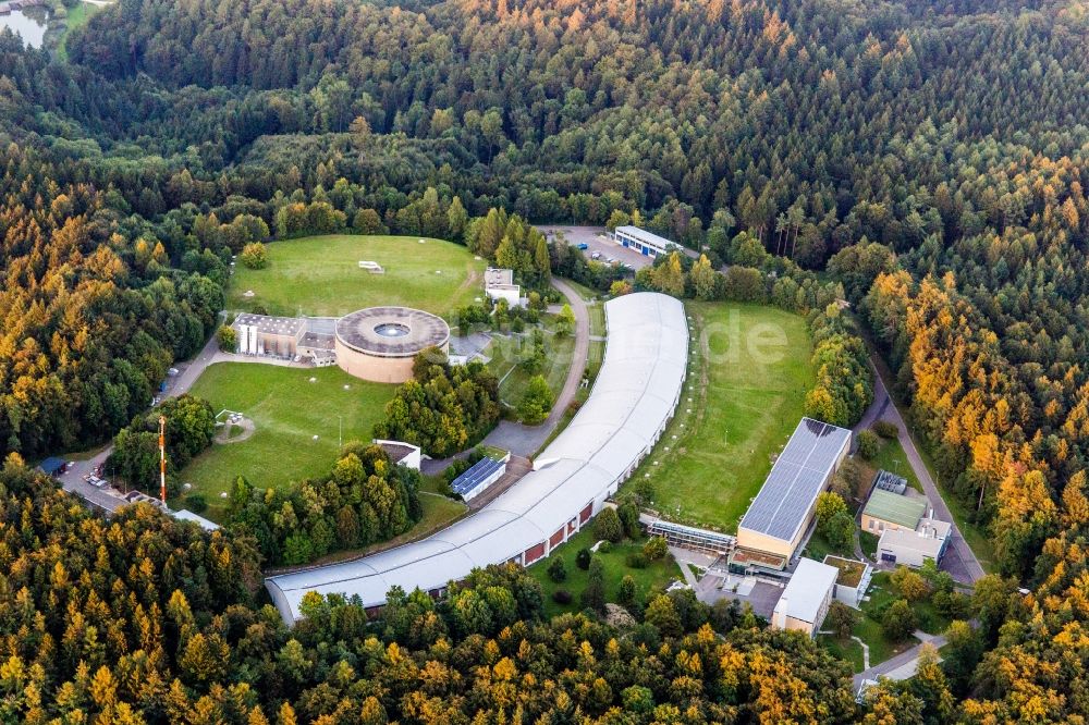 Luftaufnahme Überlingen - Verwaltungsgebäude der staatlichen Behörde Zweckverband Bodensee-Wasserversorgung in Überlingen im Bundesland Baden-Württemberg, Deutschland