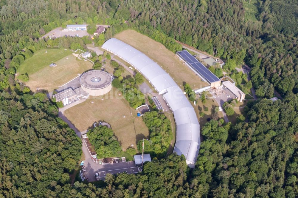 Luftaufnahme Überlingen - Verwaltungsgebäude der staatlichen Behörde Zweckverband Bodensee-Wasserversorgung in Überlingen im Bundesland Baden-Württemberg, Deutschland