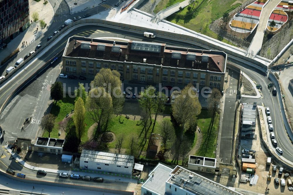 Boulogne-Billancourt aus der Vogelperspektive: Verwaltungsgebäude des Unternehmens der alten RENAULT National- Verwaltung in Boulogne-Billancourt in Ile-de-France, Frankreich