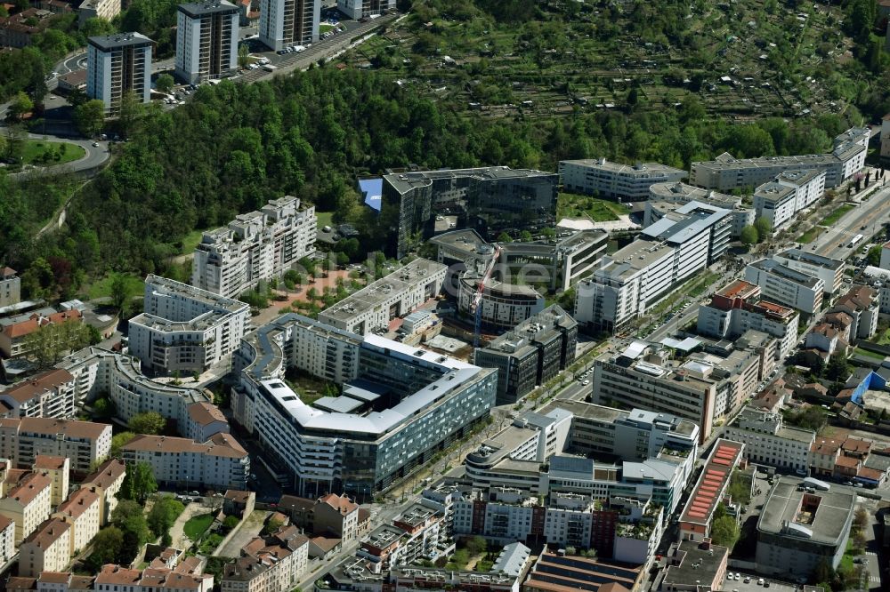 Rhône-Alpes aus der Vogelperspektive: Verwaltungsgebäude des Unternehmens der Bayer SAS an der Rue Jean-Marie Leclair in Rhône-Alpes in Auvergne Rhone-Alpes, Frankreich