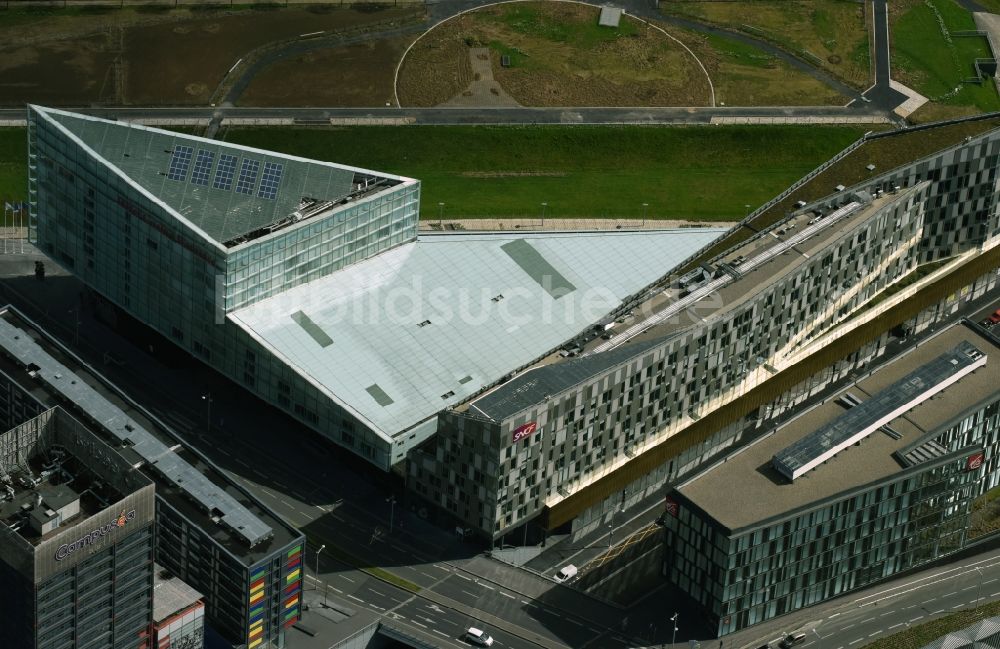 Lille aus der Vogelperspektive: Verwaltungsgebäude des Unternehmens der französischen Staatsbahn SNCF in Lille in Nord-Pas-de-Calais Picardie, Frankreich