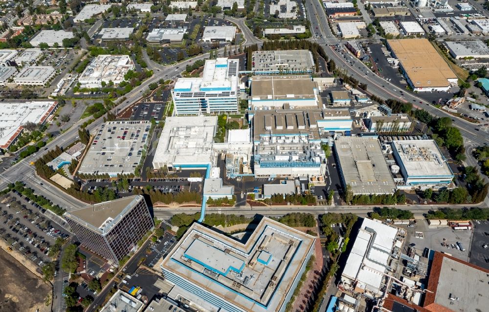 Santa Clara von oben - Verwaltungsgebäude des Unternehmens Intel Hauptverwaltung und der Vishay Americas inc. Broadcom ca technologies Santa Clara in Silicon Valley in Kalifornien in den USA