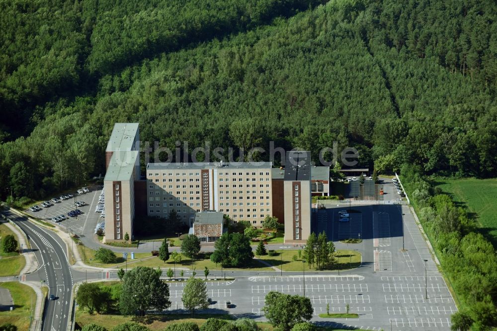 Senftenberg von oben - Verwaltungsgebäude des Unternehmens LMBV - Lausitzer und Mitteldeutsche Bergbau-Verwaltungsgesellschaft mbH an der Knappenstraße in Senftenberg im Bundesland Brandenburg, Deutschland