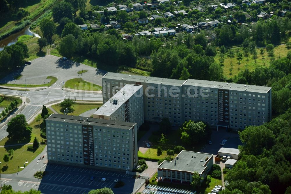 Senftenberg von oben - Verwaltungsgebäude des Unternehmens LMBV - Lausitzer und Mitteldeutsche Bergbau-Verwaltungsgesellschaft mbH an der Knappenstraße in Senftenberg im Bundesland Brandenburg, Deutschland