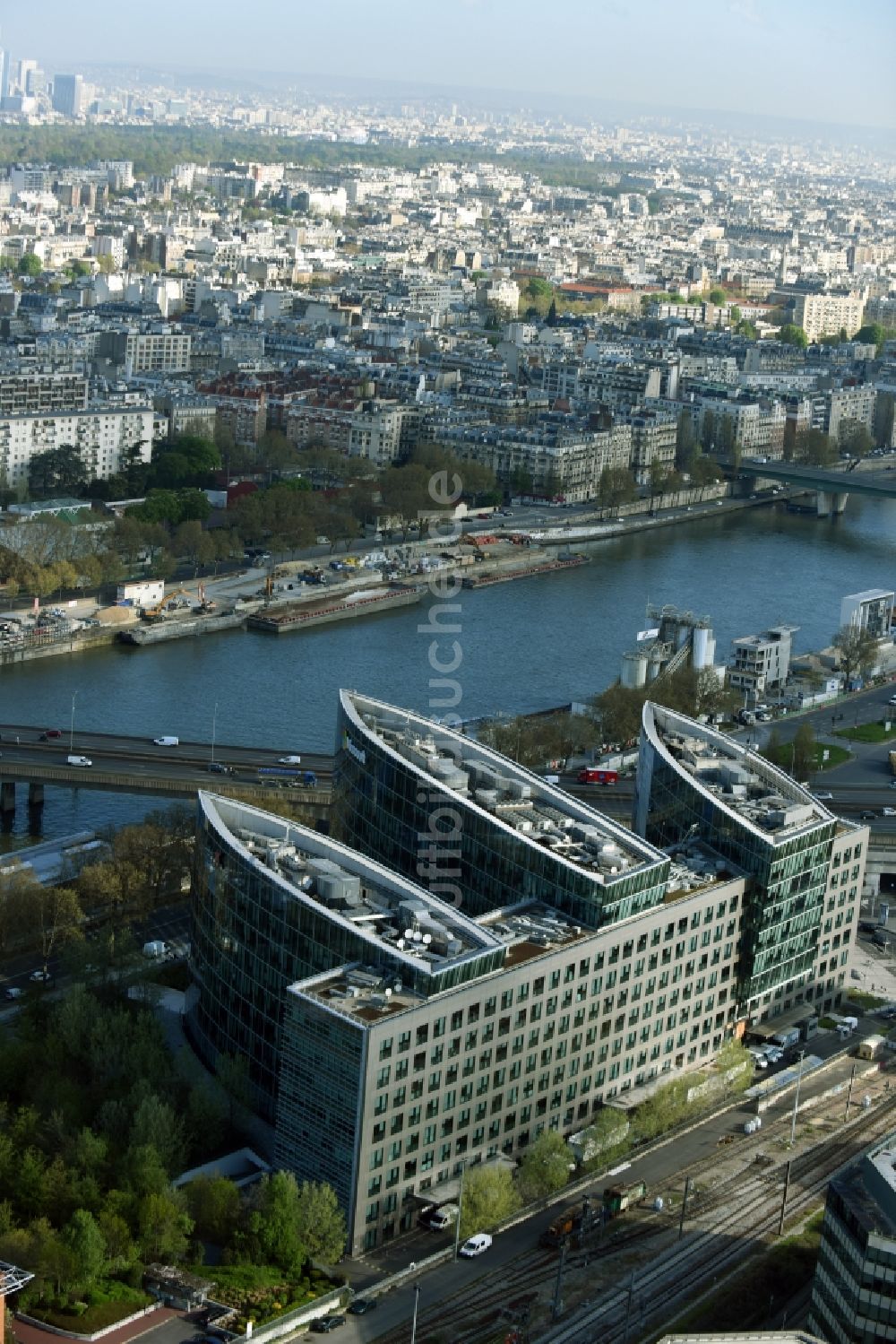 Luftaufnahme Paris Issy-les-Moulineaux - Verwaltungsgebäude des Unternehmens Microsoft France an der Quai du Président Roosevelt in Paris in Ile-de-France, Frankreich