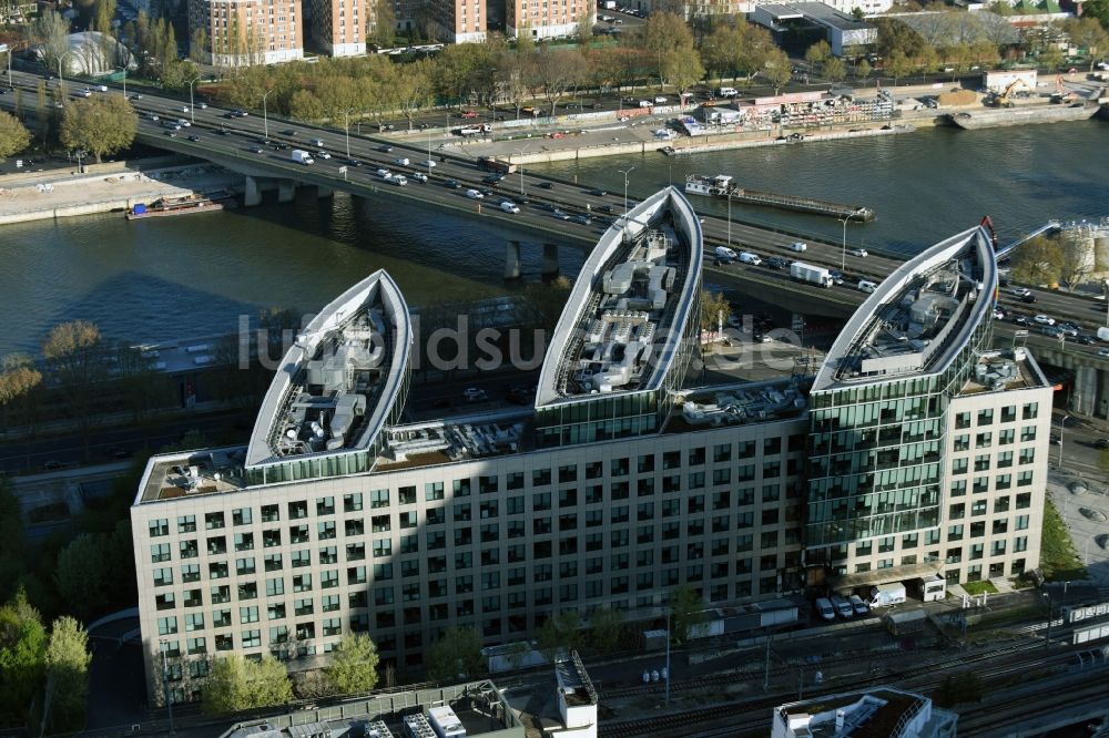 Luftbild Paris Issy-les-Moulineaux - Verwaltungsgebäude des Unternehmens Microsoft France an der Quai du Président Roosevelt in Paris in Ile-de-France, Frankreich