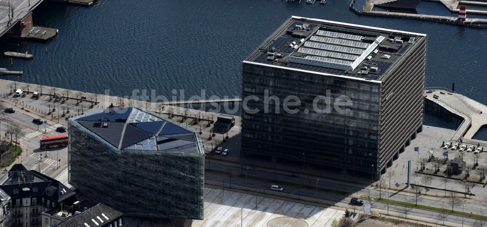 Kopenhagen aus der Vogelperspektive: Verwaltungsgebäude des Unternehmens Nykredit A/S an der Kalvebod Brygge in Kopenhagen in Dänemark