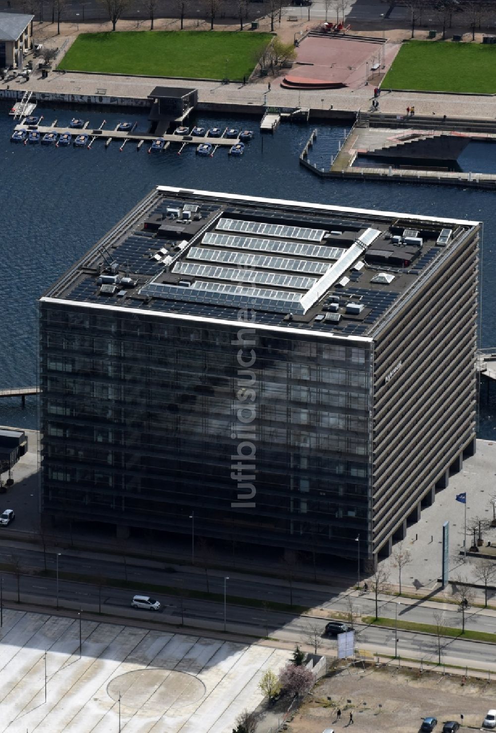 Luftbild Kopenhagen - Verwaltungsgebäude des Unternehmens Nykredit A/S an der Kalvebod Brygge in Kopenhagen in Dänemark