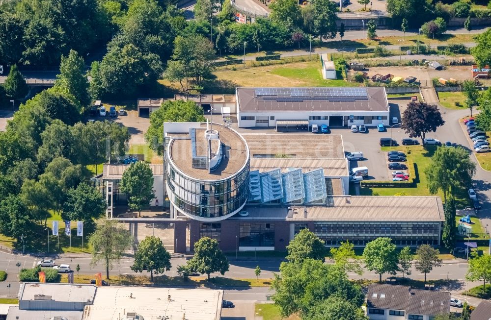 Witten von oben - Verwaltungsgebäude des Unternehmens Stadtwerke Witten GmbH an der Westfalenstraße in Witten im Bundesland Nordrhein-Westfalen - NRW, Deutschland