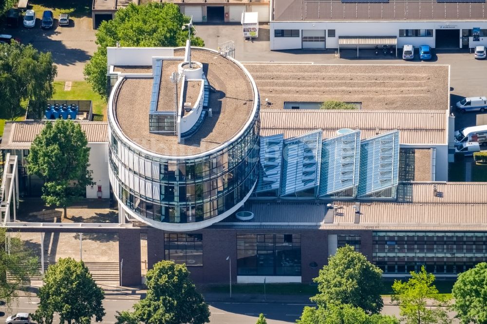 Witten aus der Vogelperspektive: Verwaltungsgebäude des Unternehmens Stadtwerke Witten GmbH an der Westfalenstraße in Witten im Bundesland Nordrhein-Westfalen - NRW, Deutschland