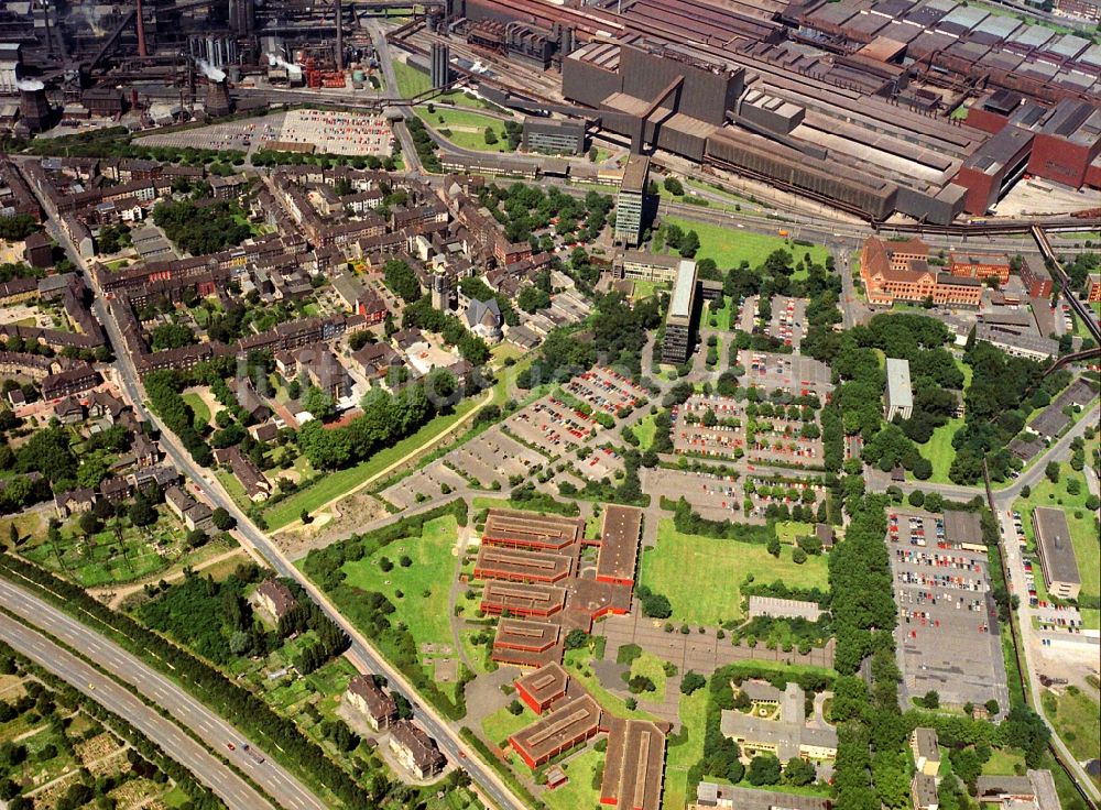 Duisburg von oben - Verwaltungsgebäude des Unternehmens ThyssenKrupp - Stahlwerk in Duisburg im Bundesland Nordrhein-Westfalen