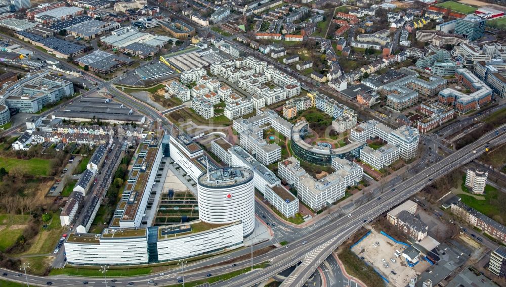 Düsseldorf von oben - Verwaltungsgebäude des Unternehmens Vodafone Campus am Ferdinand-Braun-Platz im Ortsteil Stadtbezirk 4 in Düsseldorf im Bundesland Nordrhein-Westfalen