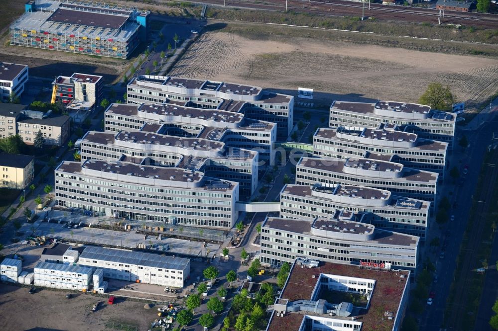 Berlin von oben - Verwaltungsgebäude des Versicherungs- Unternehmens Allianz Campus Berlin im Ortsteil Adlershof in Berlin, Deutschland