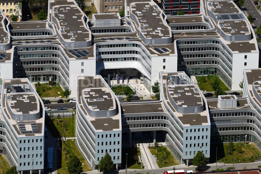 Luftaufnahme Berlin - Verwaltungsgebäude des Versicherungs- Unternehmens Allianz Campus Berlin im Ortsteil Adlershof in Berlin, Deutschland