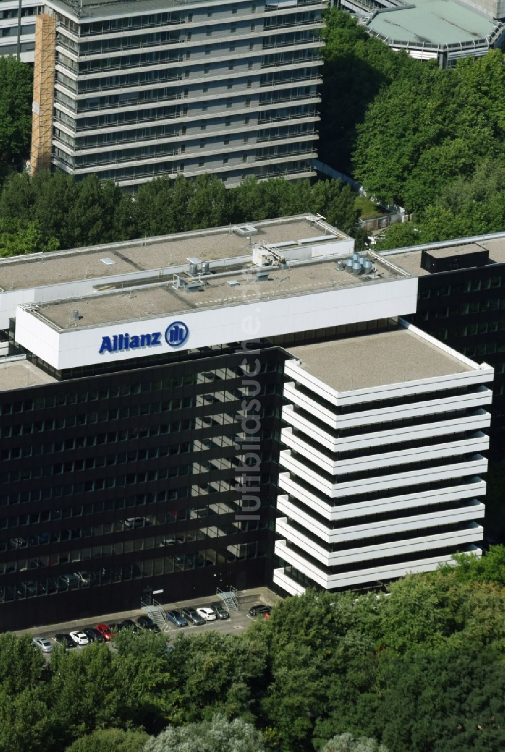 Hamburg von oben - Verwaltungsgebäude des Versicherungs- Unternehmens der ALLIANZ AG am Kapstadtring in Hamburg