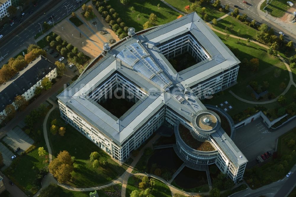 Halle (Saale) aus der Vogelperspektive: Verwaltungsgebäude des Versicherungs- Unternehmens Deutsche Rentenversicherung Mitteldeutschland in Halle (Saale) im Bundesland Sachsen-Anhalt