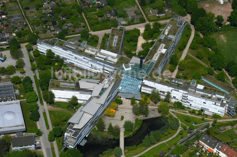 Lübeck von oben - Verwaltungsgebäude des Versicherungs- Unternehmens Deutsche Rentenversicherung Nord in Sankt Lorenz Nord in Lübeck im Bundesland Schleswig-Holstein, Deutschland